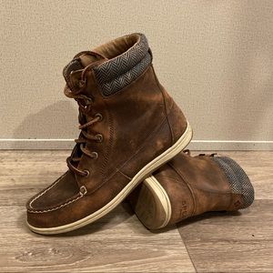 Women’s Sperry Laced-Up Boot